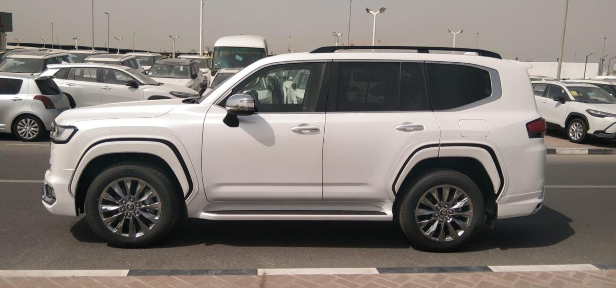 Top Reasons to Buy the Toyota Land Cruiser LC 300 in Mumbai